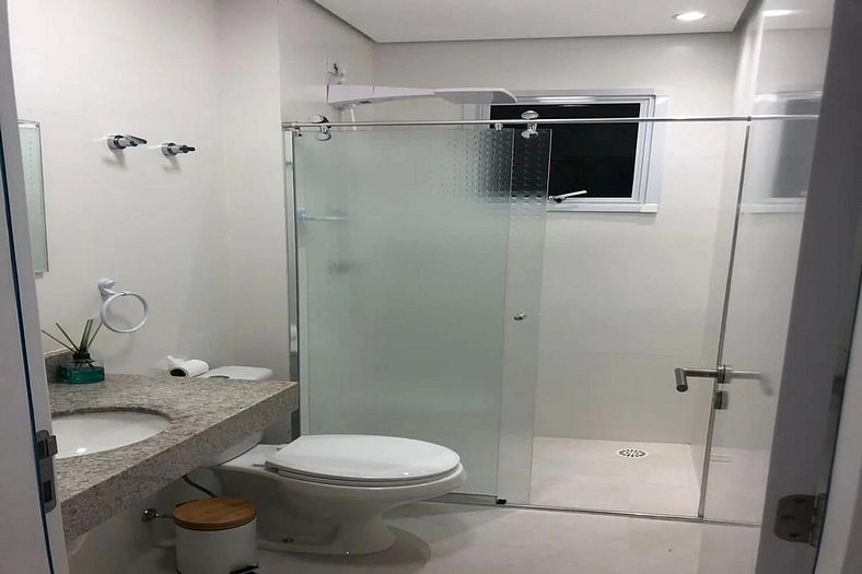 Apartamento no Boqueirão, Perto da Praia com Piscina - Santo