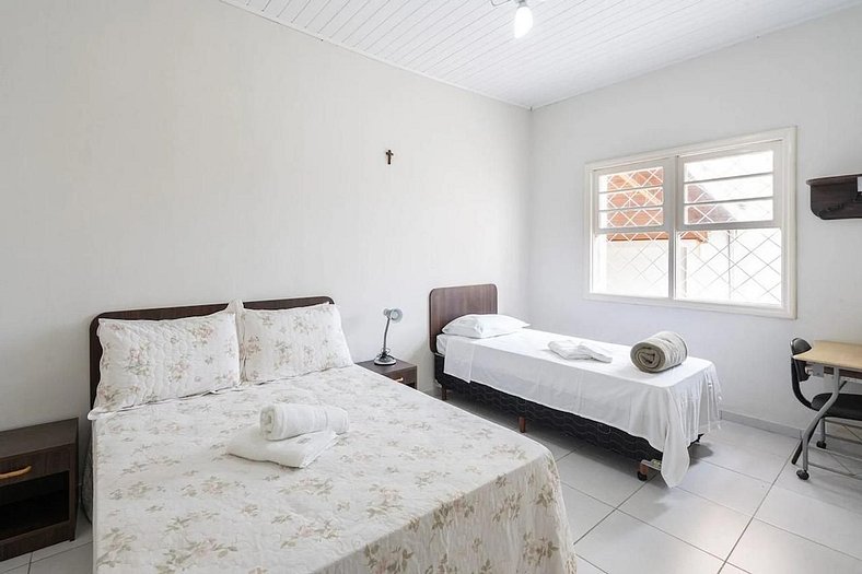 Casa Espaçosa 04 dormitórios - Diárias a partir de R$ 54,90