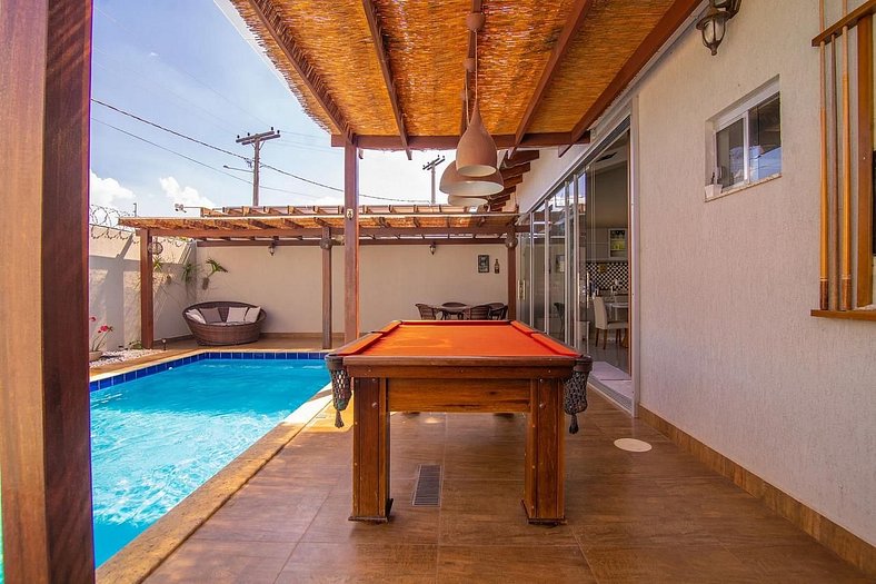 Casa Luxo em Condomínio Fechado com piscina e mesa de sinuca